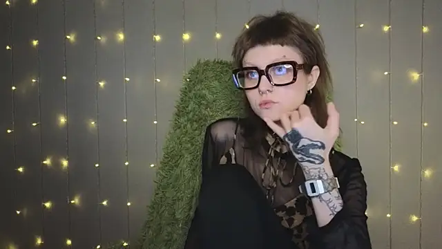 Snapshot of kortny_yo chatting on 02-14-25, 03:36 kortny yo online show from 02-14-25, 03:36