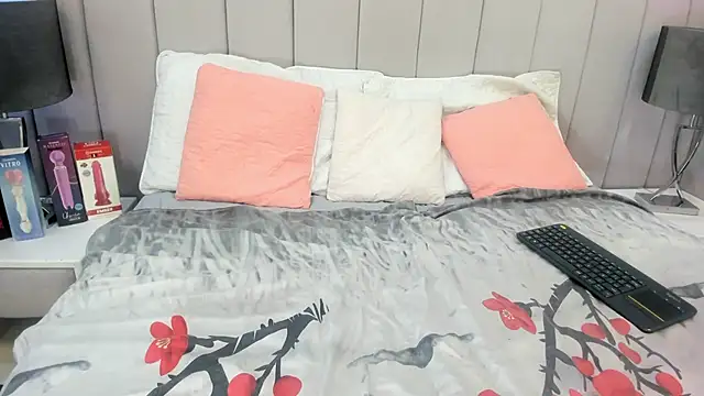 Kendaal Doshi online show from 10-26-25, 01:50