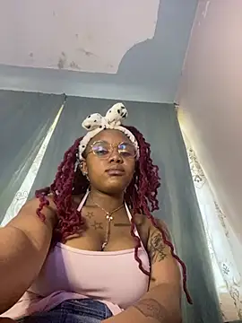 Snapshot of Cherrytowild chatting on 02-25-25, 04:31 Cherrytowild online show from 02-25-25, 04:31