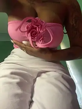 Snapshot of Cherrytowild chatting on 03-03-25, 08:38 Cherrytowild online show from 03-03-25, 08:38