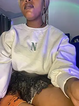 Snapshot of Cherrytowild chatting on 10-08-25, 07:28 Cherrytowild online show from 10-08-25, 07:28