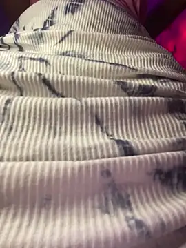 Snapshot of Cherrytowild chatting on 10-17-25, 05:32 Cherrytowild online show from 10-17-25, 05:32