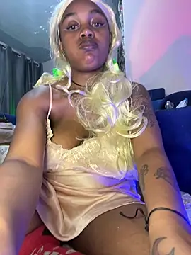 Snapshot of Cherrytowild chatting on 10-19-25, 05:46 Cherrytowild online show from 10-19-25, 05:46