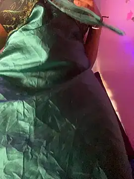 Snapshot of Cherrytowild chatting on 11-11-25, 09:42 Cherrytowild online show from 11-11-25, 09:42