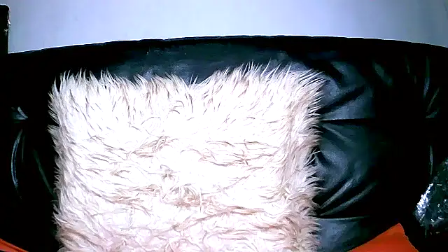 Snapshot of Bustypillows chatting on 03-14-25, 03:25 Bustypillows online show from 03-14-25, 03:25