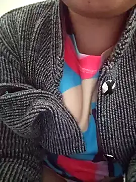 Snapshot of Aaradhya chatting on 12-26-24, 04:10 Aaradhya online show from 12-26-24, 04:10