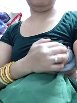 Snapshot of Aaradhya chatting on 02-15-25, 01:31 Aaradhya online show from 02-15-25, 01:31