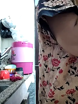 Snapshot of Aaradhya chatting on 03-08-25, 01:17 Aaradhya online show from 03-08-25, 01:17