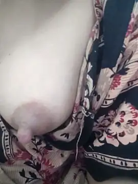 Snapshot of Aaradhya chatting on 03-11-25, 01:16 Aaradhya online show from 03-11-25, 01:16