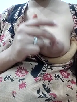 Snapshot of Aaradhya chatting on 03-17-25, 01:18 Aaradhya online show from 03-17-25, 01:18