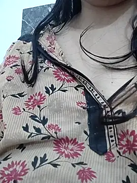 Snapshot of Aaradhya chatting on 03-18-25, 04:04 Aaradhya online show from 03-18-25, 04:04