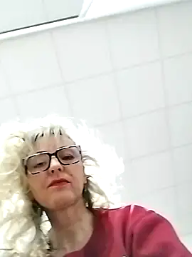 Snapshot of Tinuus chatting on 03-04-25, 06:29 Tinuus online show from 03-04-25, 06:29