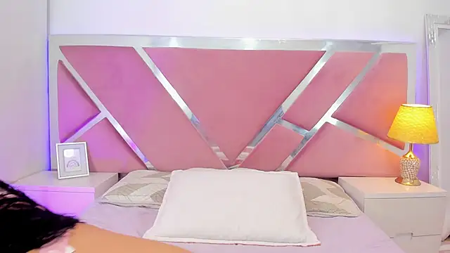 Snapshot of NinnaVous chatting on 02-25-26, 12:37 NinnaVous online show from 02-25-26, 12:37