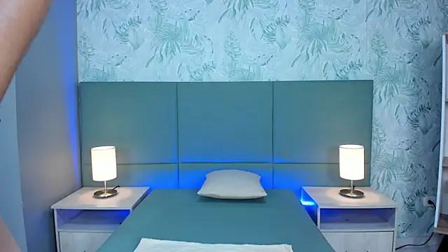 lexiethompson  online show from 10-01-25, 12:11