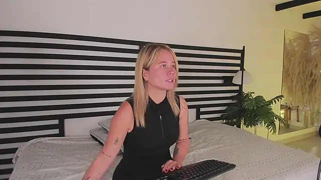 stefanny ruiz  online show from 02-03-25, 12:47