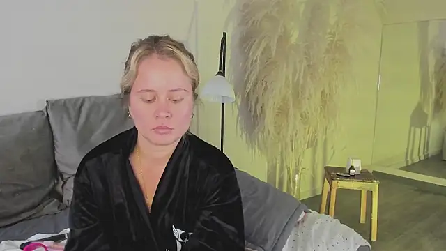 stefanny ruiz  online show from 02-24-25, 03:53