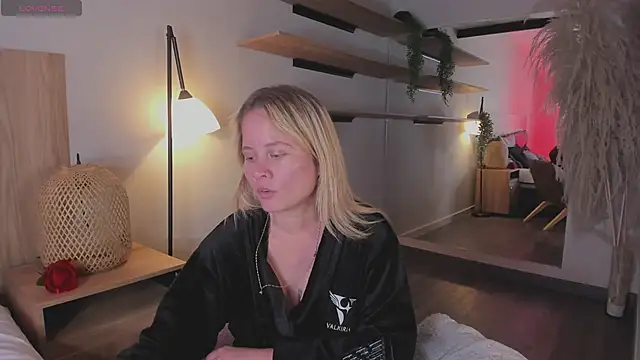 stefanny ruiz  online show from 03-13-25, 04:23