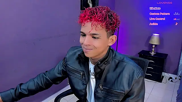 Snapshot of Noah_Smith04 chatting on 12-05-24, 12:44 Noah Smith04 online show from 12-05-24, 12:44