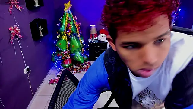 Snapshot of Noah_Smith04 chatting on 12-30-24, 12:09 Noah Smith04 online show from 12-30-24, 12:09