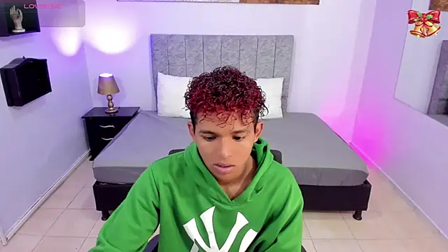 Snapshot of Noah_Smith04 chatting on 01-04-25, 12:05 Noah Smith04 online show from 01-04-25, 12:05