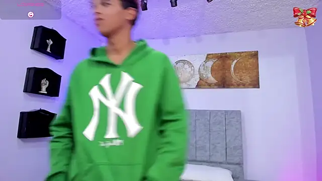 Snapshot of Noah_Smith04 chatting on 01-04-25, 06:09 Noah Smith04 online show from 01-04-25, 06:09