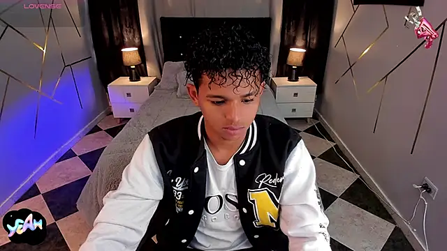 Snapshot of Noah_Smith04 chatting on 01-30-25, 12:48 Noah Smith04 online show from 01-30-25, 12:48