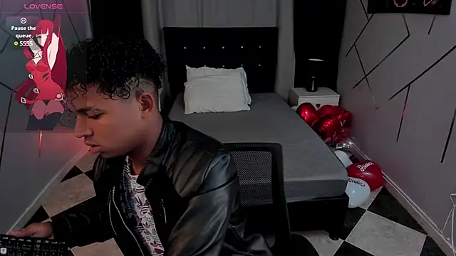 Snapshot of Noah_Smith04 chatting on 02-15-25, 12:33 Noah Smith04 online show from 02-15-25, 12:33