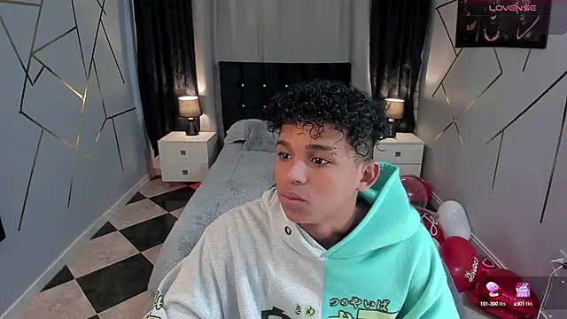 Snapshot of Noah_Smith04 chatting on 02-18-25, 10:25 Noah Smith04 online show from 02-18-25, 10:25