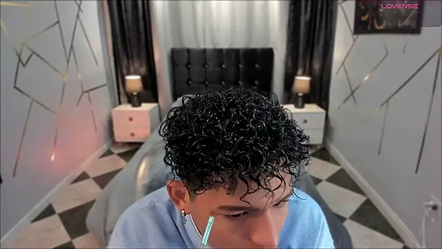 Snapshot of Noah_Smith04 chatting on 02-24-25, 01:10 Noah Smith04 online show from 02-24-25, 01:10