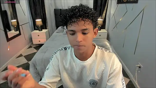 Snapshot of Noah_Smith04 chatting on 03-01-25, 01:07 Noah Smith04 online show from 03-01-25, 01:07