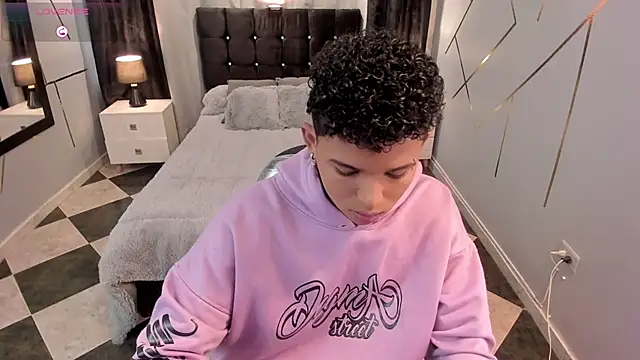 Snapshot of Noah_Smith04 chatting on 03-13-25, 01:29 Noah Smith04 online show from 03-13-25, 01:29