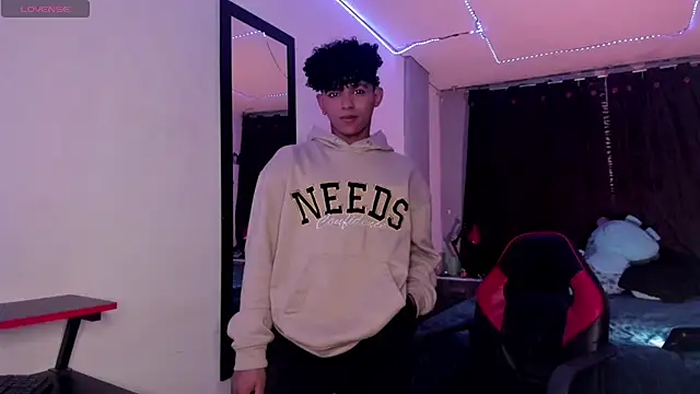 Snapshot of Noah_Smith04 chatting on 09-15-25, 10:43 Noah Smith04 online show from 09-15-25, 10:43