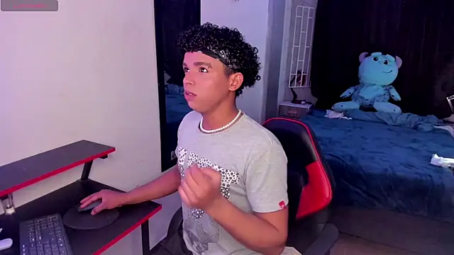 Snapshot of Noah_Smith04 chatting on 09-24-25, 05:44 Noah Smith04 online show from 09-24-25, 05:44