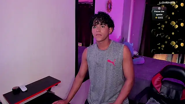 Snapshot of Noah_Smith04 chatting on 10-04-25, 09:02 Noah Smith04 online show from 10-04-25, 09:02