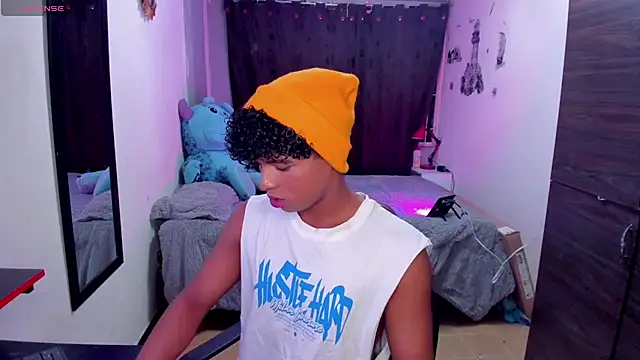 Snapshot of Noah_Smith04 chatting on 10-09-25, 02:48 Noah Smith04 online show from 10-09-25, 02:48