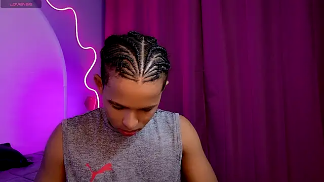 Snapshot of Noah_Smith04 chatting on 11-25-25, 04:07 Noah Smith04 online show from 11-25-25, 04:07