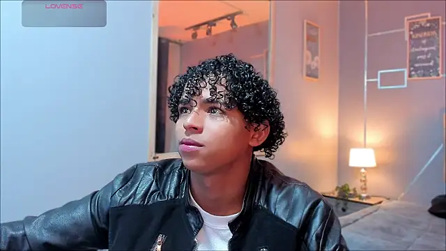 Snapshot of Noah_Smith04 chatting on 12-01-25, 01:27 Noah Smith04 online show from 12-01-25, 01:27