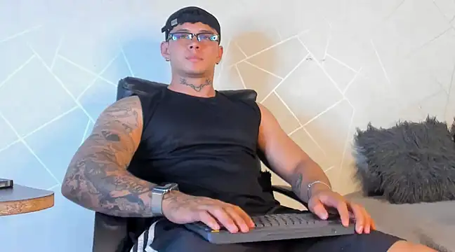 NoahhBrown online show from 01-09-25, 09:06