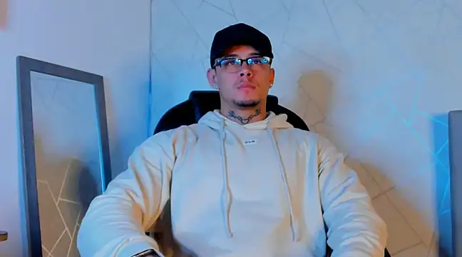 NoahhBrown online show from 02-20-25, 03:34