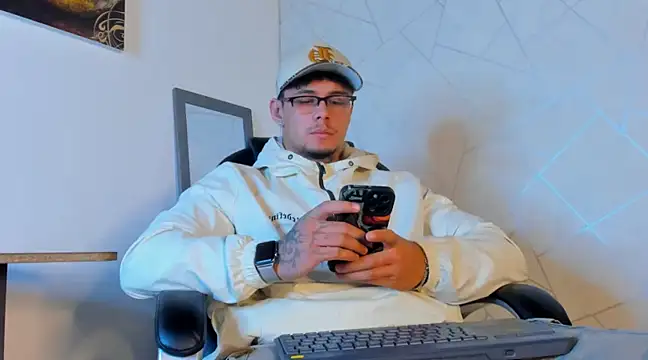 NoahhBrown online show from 02-23-25, 03:35