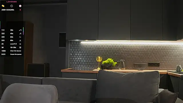 Snapshot of IdaJonesy chatting on 11-25-25, 07:30 IdaJonesy online show from 11-25-25, 07:30