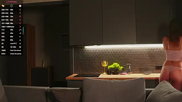 Snapshot of IdaJonesy chatting on 11-28-25, 09:39 IdaJonesy online show from 11-28-25, 09:39