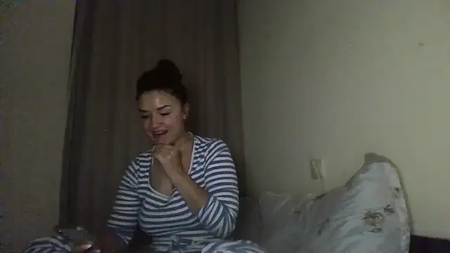 Linusya online show from 11-15-25, 04:58