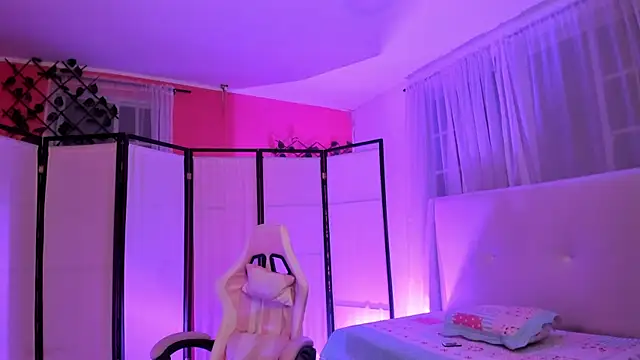 Snapshot of your_khloe chatting on 11-12-25, 02:23 your khloe online show from 11-12-25, 02:23