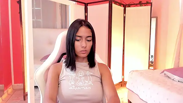 Snapshot of your_khloe chatting on 12-17-25, 04:46 your khloe online show from 12-17-25, 04:46