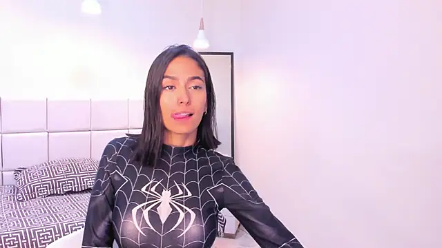 Snapshot of your_khloe chatting on 01-07-26, 01:13 your khloe online show from 01-07-26, 01:13