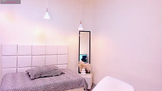 Snapshot of your_khloe chatting on 01-10-26, 01:35 your khloe online show from 01-10-26, 01:35