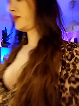 Snapshot of Luna_Kitanna chatting on 03-06-25, 09:09 Luna Kitanna online show from 03-06-25, 09:09