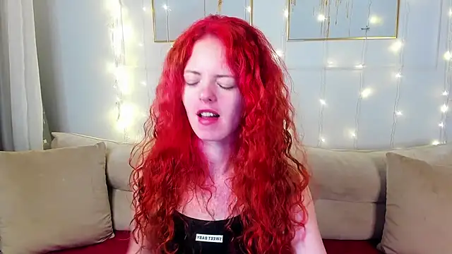 Snapshot of RubyAttwood chatting on 12-31-24, 06:48 RubyAttwood online show from 12-31-24, 06:48