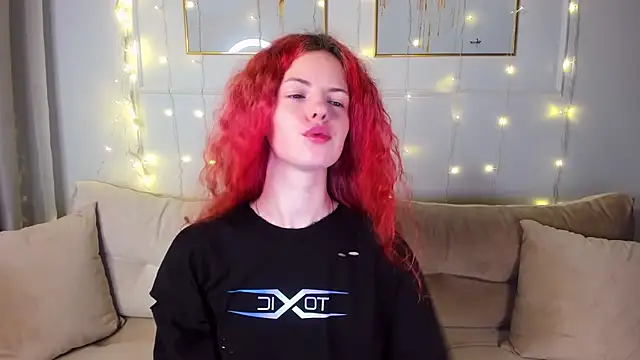 Snapshot of RubyAttwood chatting on 03-08-25, 10:02 RubyAttwood online show from 03-08-25, 10:02